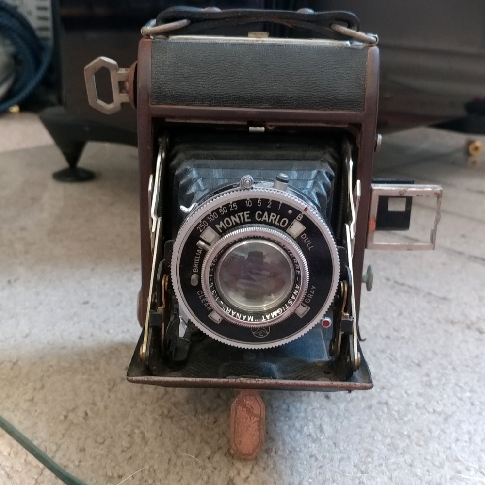 Vintage 40s Monte Carlo Camera